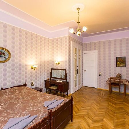 Mover Retro Apartment Львов Экстерьер фото