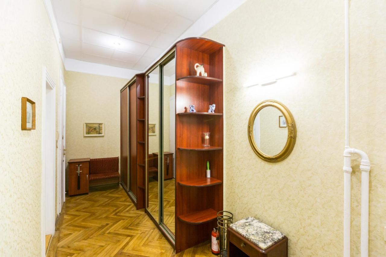 Mover Retro Apartment Львов Экстерьер фото