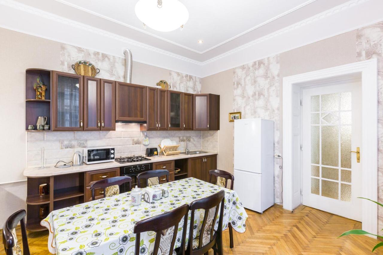 Mover Retro Apartment Львов Экстерьер фото